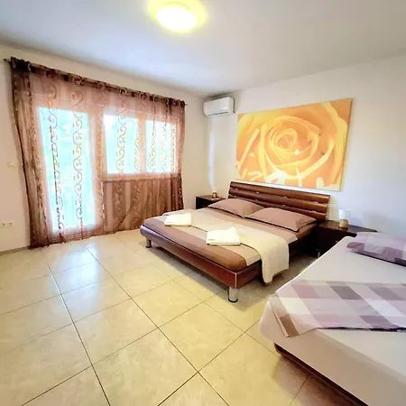 With Pool Near 아파트 *