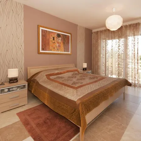 With Pool Near 아파트 *