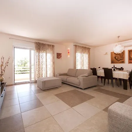 With Pool Near 아파트 스플리트