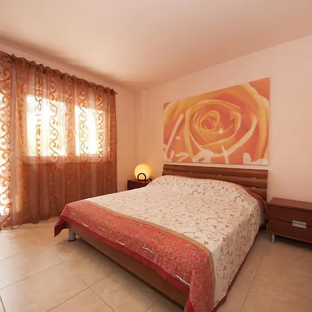 With Pool Near 아파트 스플리트