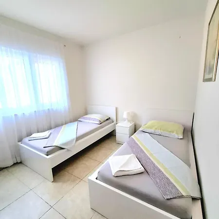 Apartment With Pool Near Split