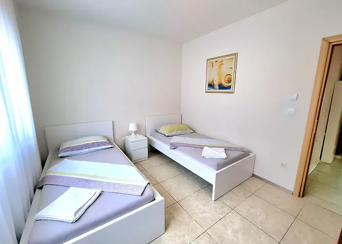 With Pool Near Appartamento