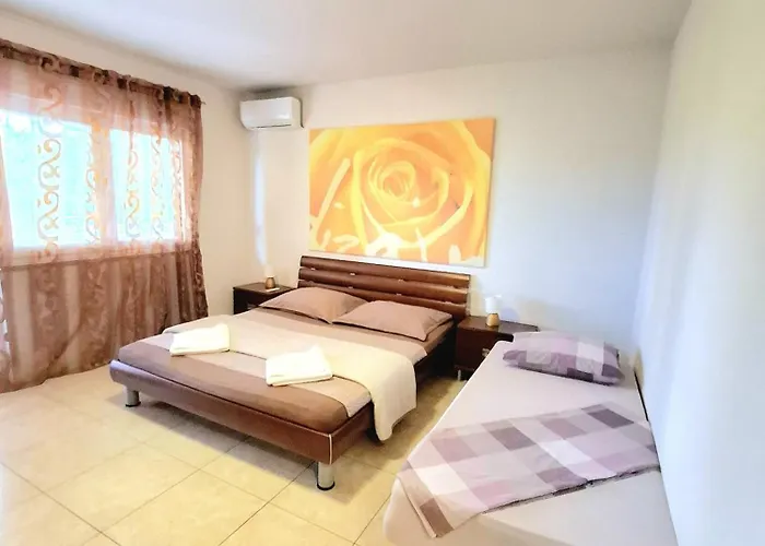 Appartamento With Pool Near