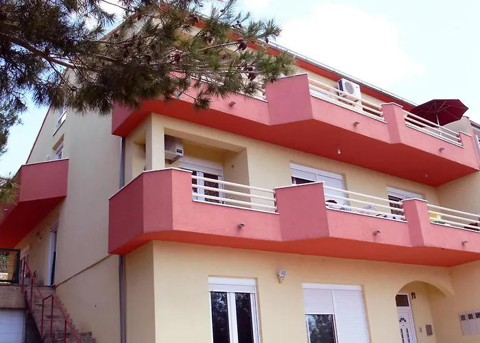 With Pool Near Appartamento