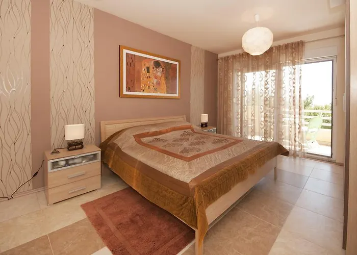 With Pool Near Appartamento *