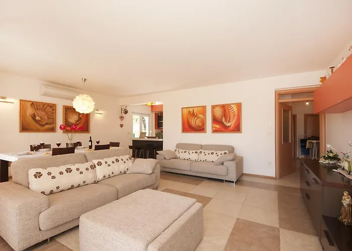 Appartamento With Pool Near *