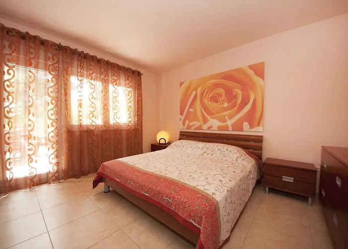 With Pool Near Appartamento Spalato