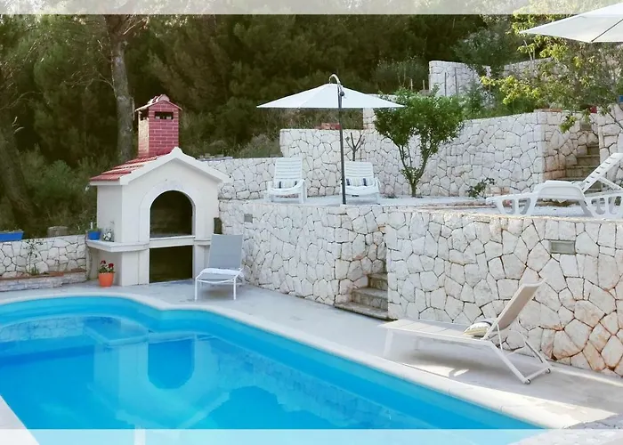 With Pool Near Appartamento